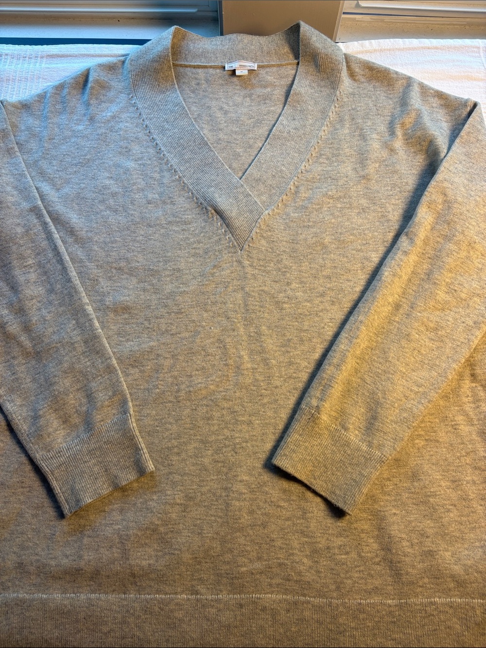 GAP Women's Light Gray V-Neck Sweater